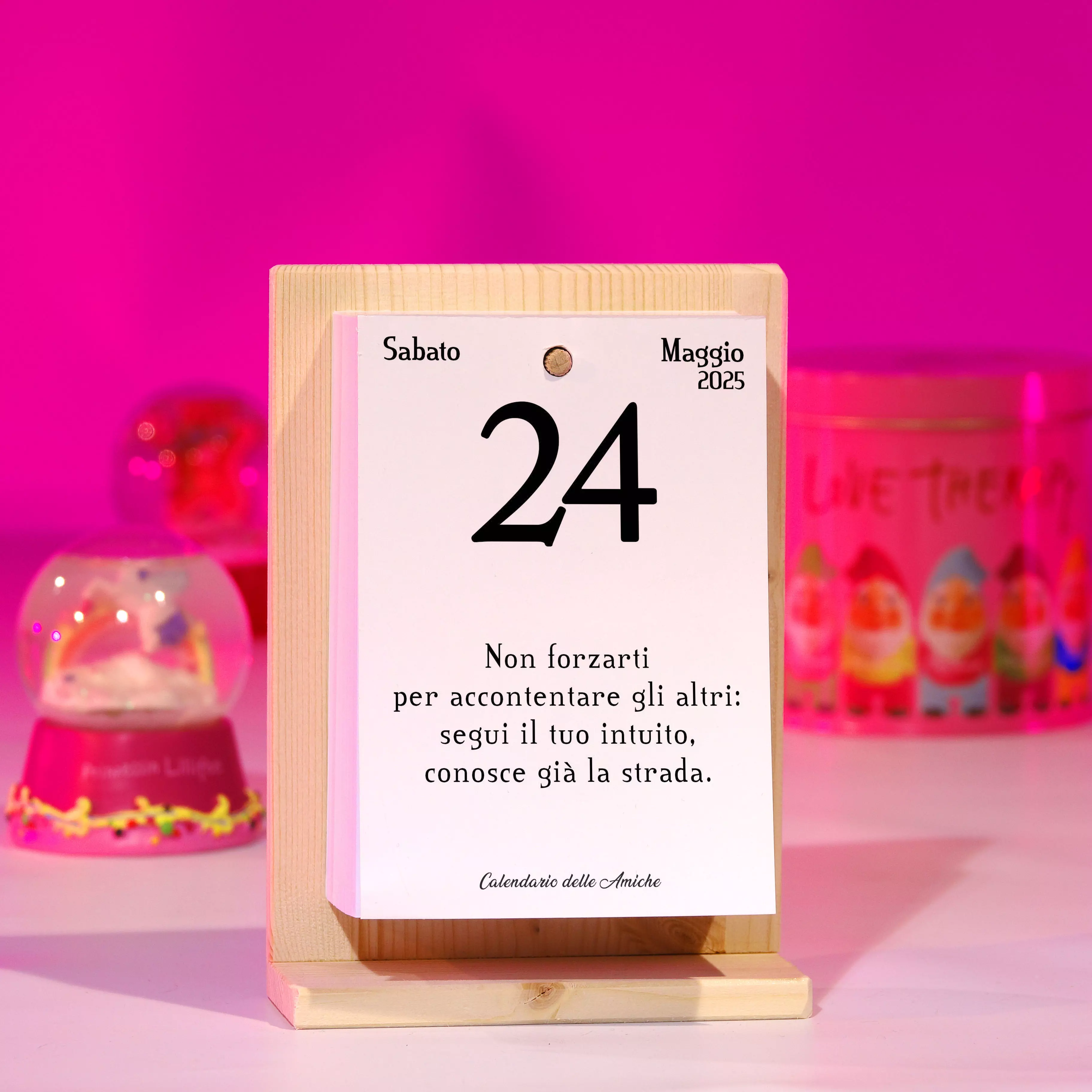 Calendario con decorazioni natalizie